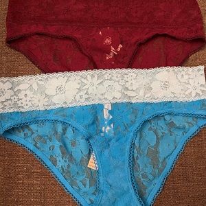 2 pairs Victoria Secret panties size medium new